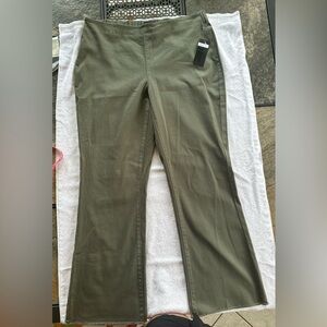 NWT Eric Pull On‎ Ankle Pants - Size 14
